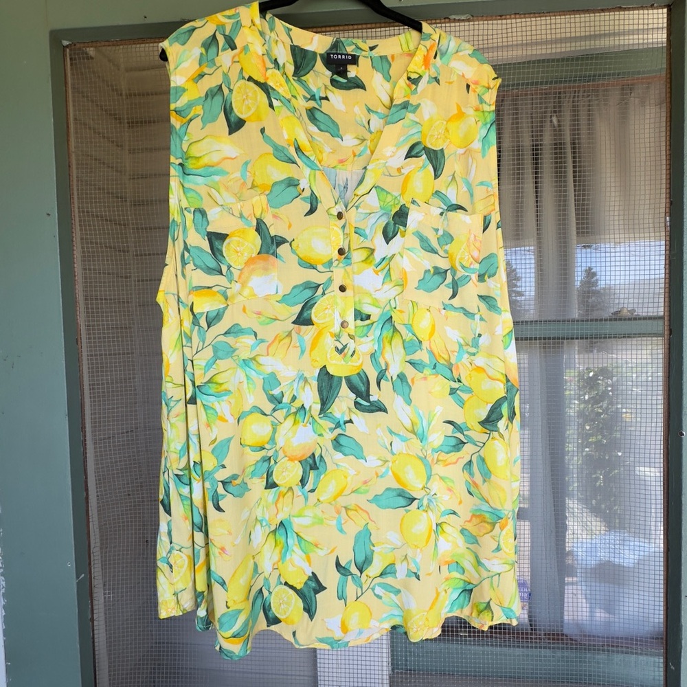 🍋NWOT Torrid Sleeveless Lemon Top 3X